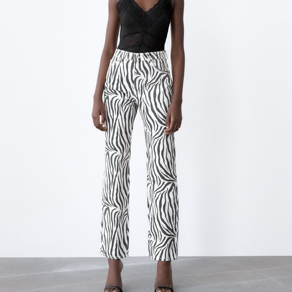 Zara Denim - NWT Zara SUPER HIGH RISE STRAIGHT LEG Z1975 JEANS